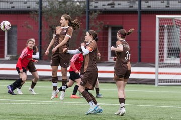 Bild 355 - wBJ FC St. Pauli - Walddoerfer SV : Ergebnis: 3:4